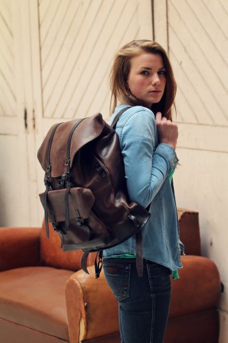 Grand sac à dos original en cuir marron vintage pour femme Paul et Marius style baroudeuse