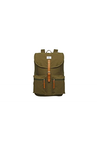 Sac à dos Sandqvist cuir cognac et toile verte kaki, sac à dos épuré fait pour durer, pour baroudeur élégant. Existe en d’autres coloris.
