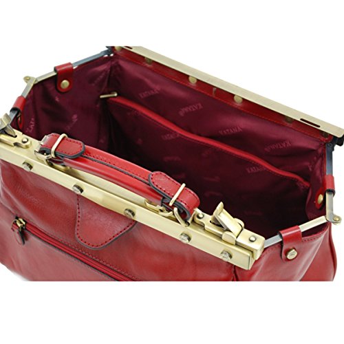 Il est composé en cuir de vachette rouge profond. Le dessous du sac est protégé par 5 petits pieds métalliques.