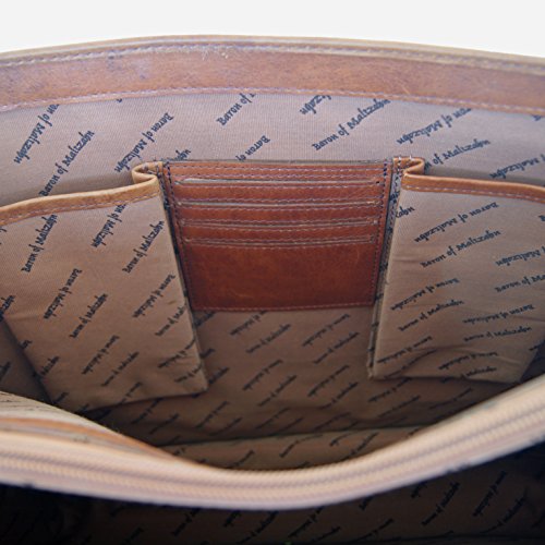 cartable cuir huilé espace intérieur organisé baron of maltzahn kepler Un intérieur organisé et soigné pour ce cartable en cuir huilé du designer Marco Baron of Maltzahn.