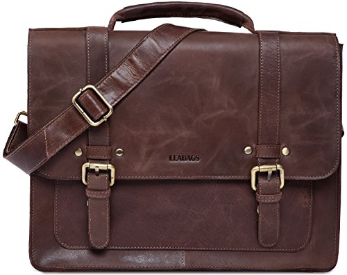 cartable cuir de buffle rétro cognac 36x31x9 cm Votre tablette sera bien calée dans ce petit cartable taille S Ohama en cuir de buffle à l'esprit rétro avec son unique large poche avant.