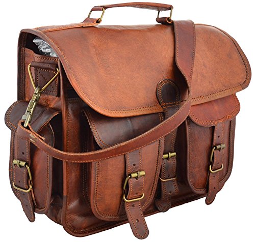 Sacoche vintage et rustique en cuir de chèvre, taille M Sacoche vintage mixte. Petit prix. Poches latérales et large poche avant sur la devanture. Bandoulière amovible.
