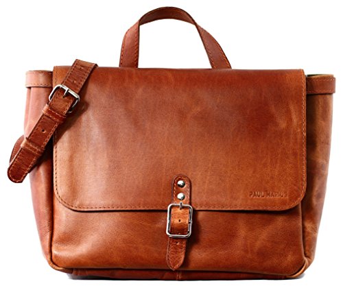 La sacoche postier en cuir souple cognac homme ou sacoche en cuir vintage cognac femme Paul et Marius, sacoche cuir taille M, 35 x 12 x 28 cm, cuir fleur de buffle corrigée, fermeture extérieure à boucle, sacoche en cuir idéale comme grand sac à main de tous les jours pour aller au travail ou en cours. Organisation intérieure bien compartimentée. Moins de 90 euros.